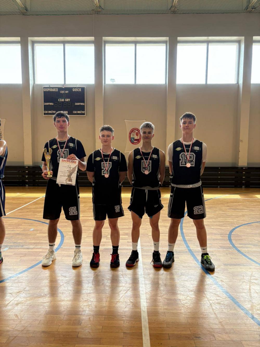 Koszykarze 3x3 na podium