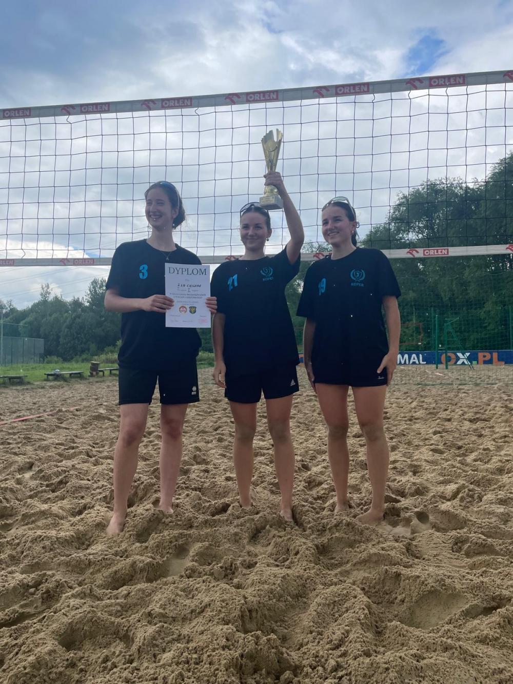 SIATKARKI PLAŻOWE NIEPOKONANE